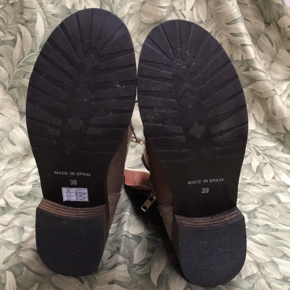 Unity In Diversity Brown Shimmer Boots - image 6